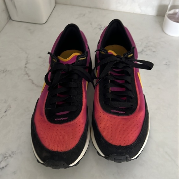 Nike Waffle Sneakers (Youth 6.5/ Womens 8) - Picture 2 of 4